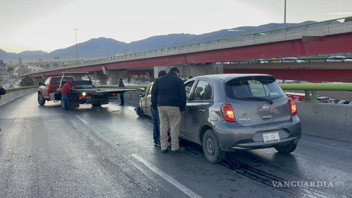 $!Los conductores involucrados en el choque múltiple no resultaron heridos a pesar del fuerte impacto.