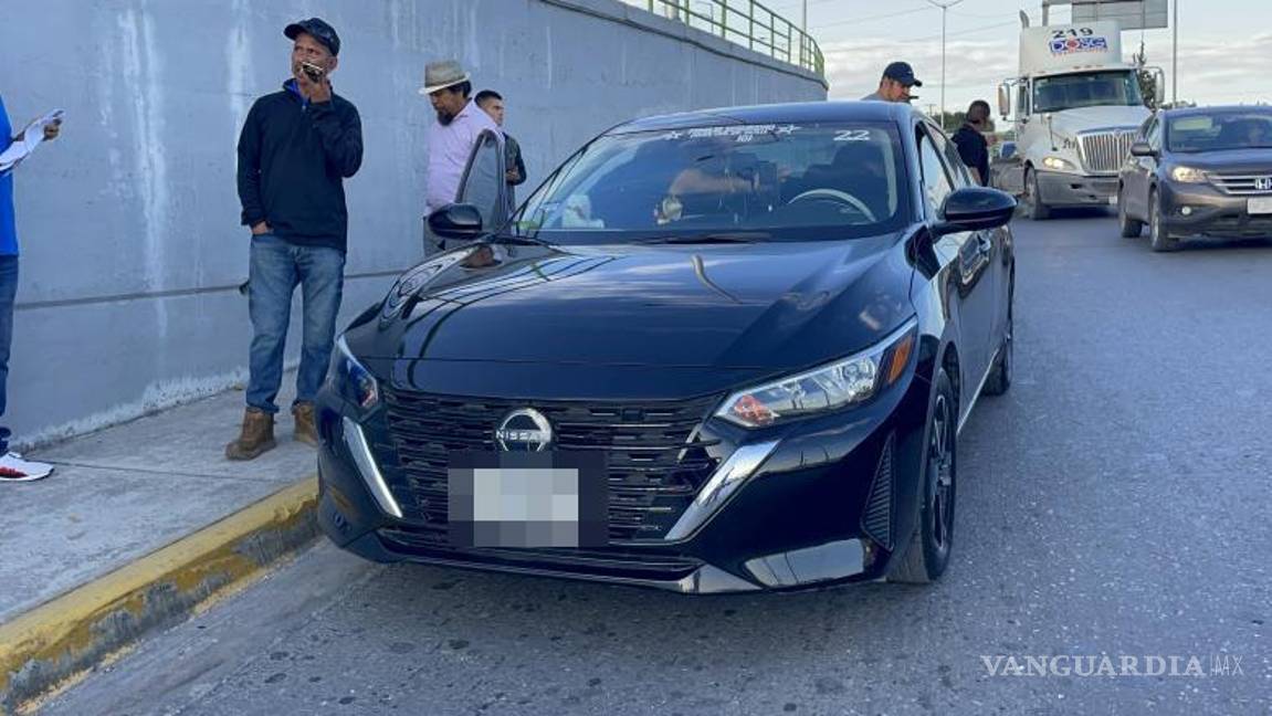 $!La conductora, según testigos visuales, se había atravesado al otro carril sin la precaución necesaria.