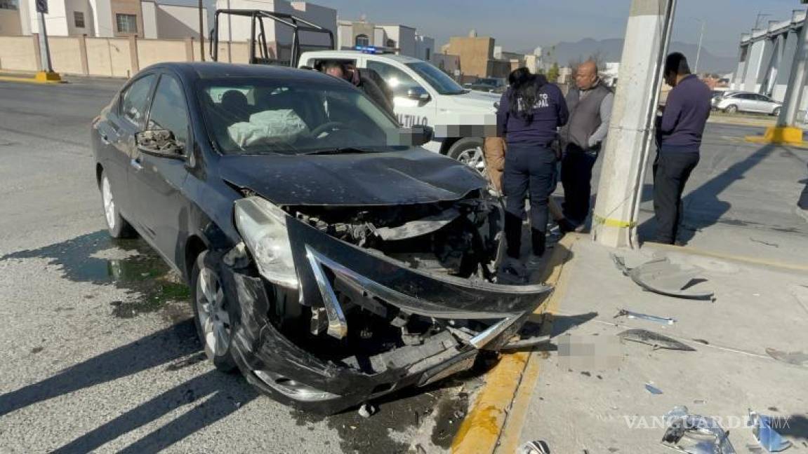 $!El impacto entre vehículos dejó daños materiales, pero los conductores resultaron ilesos.