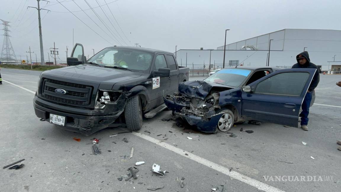 Percance en la carretera a Monclova deja dos lesionados y cuantiosos daños materiales
