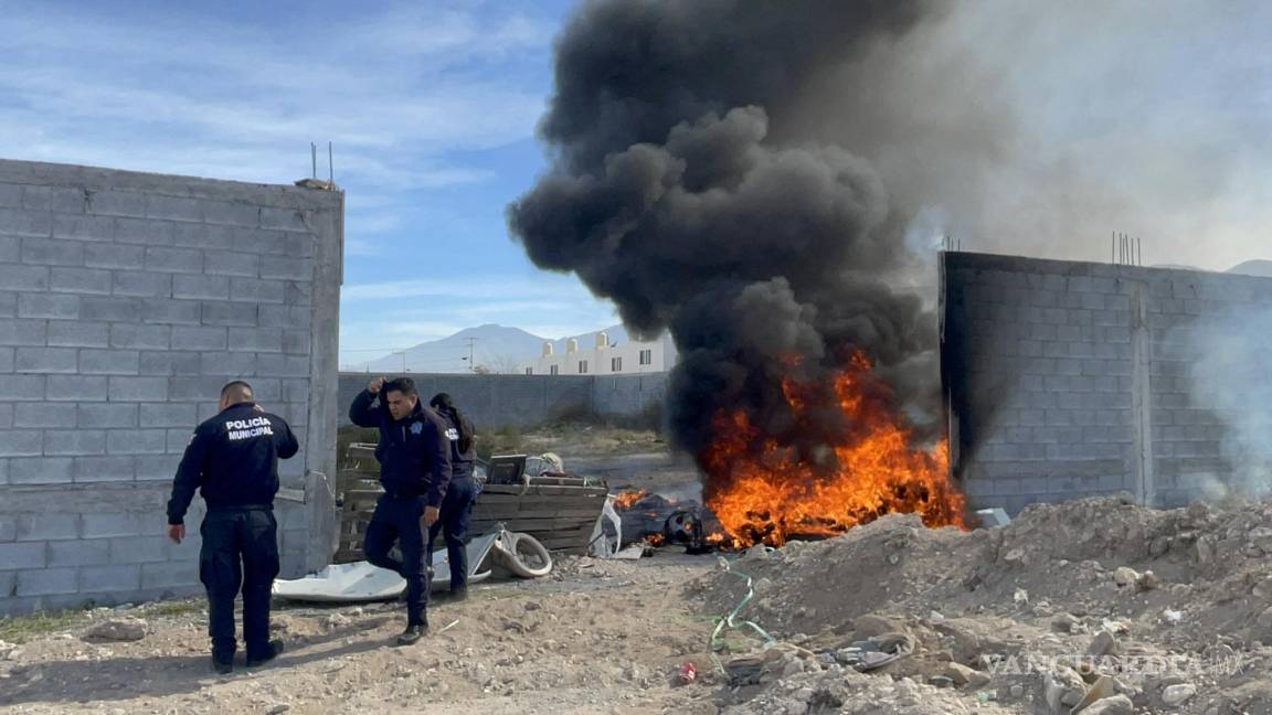 ‘Piromano’ prende fuego a basura y provoca incendio en predio de Saltillo