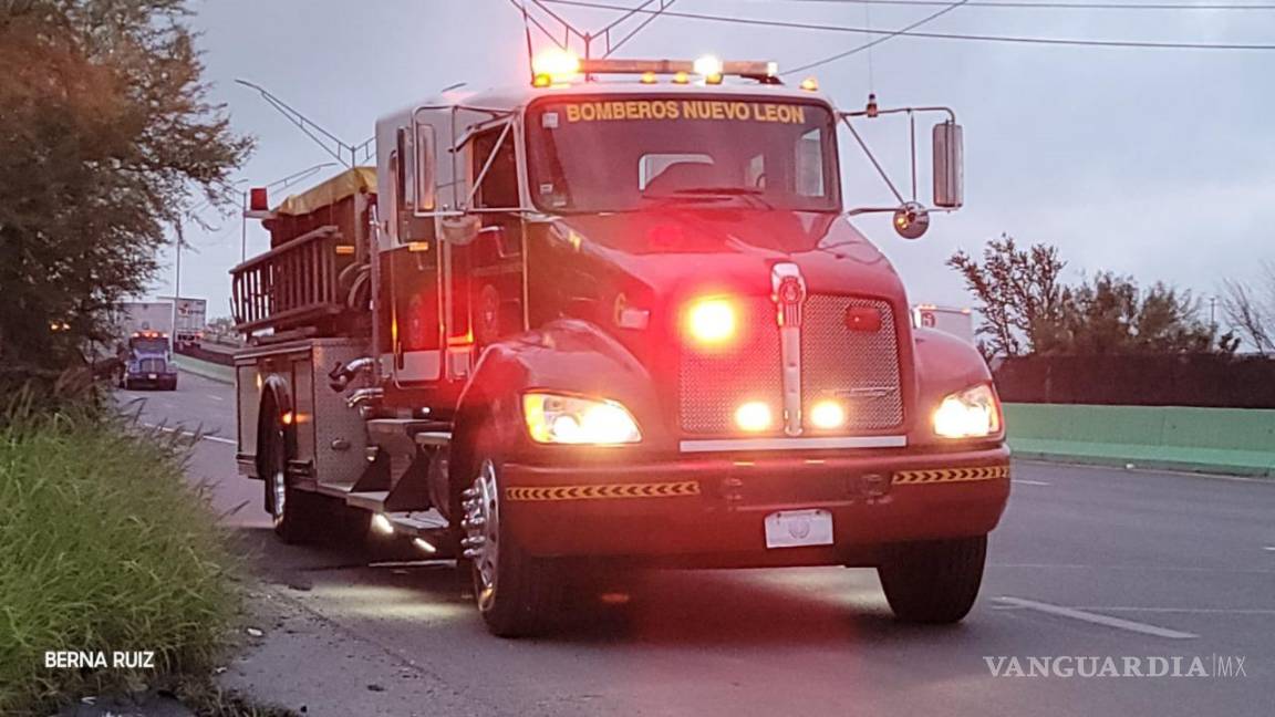 $!Se registra fuga en ducto de Pemex en autopista al aeropuerto Monterrey