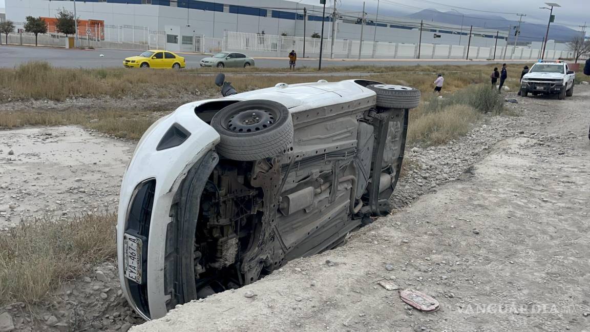 Otro accidente en la salida de Misión Cerritos, al oriente de Saltillo; auto cae a zanja