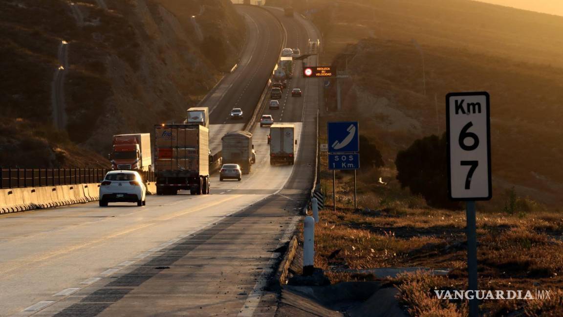 Cierran carril de alta en autopista Saltillo a Monterrey por trabajos de mantenimiento