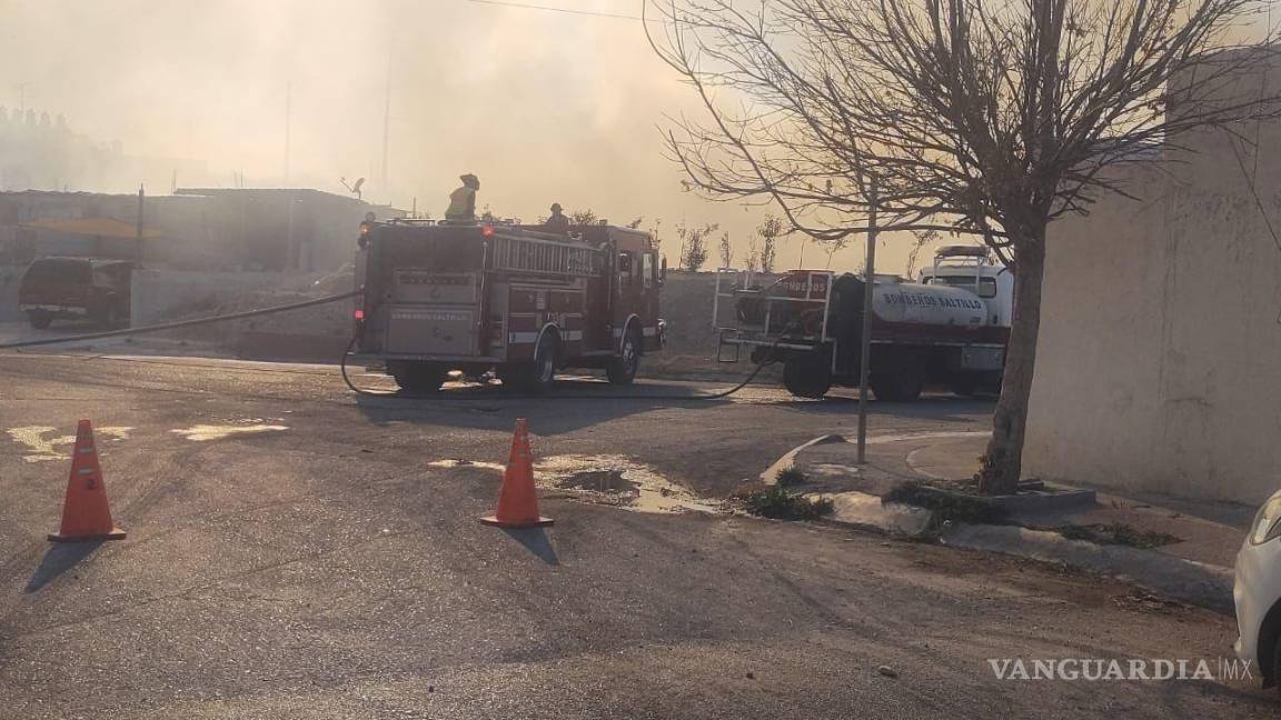 Incendio provocado deja sin hogar a 18 familias en Saltillo