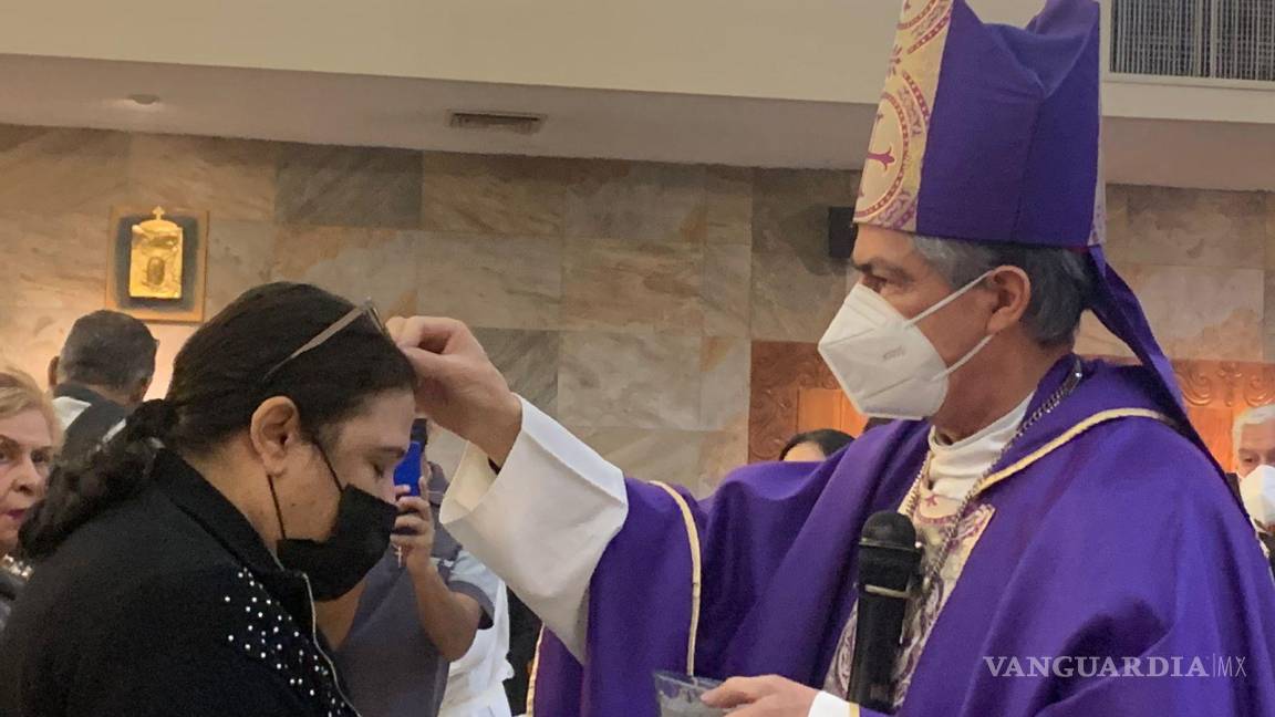 Impone ceniza Obispo de Torreón; llama al ayuno y la reflexión