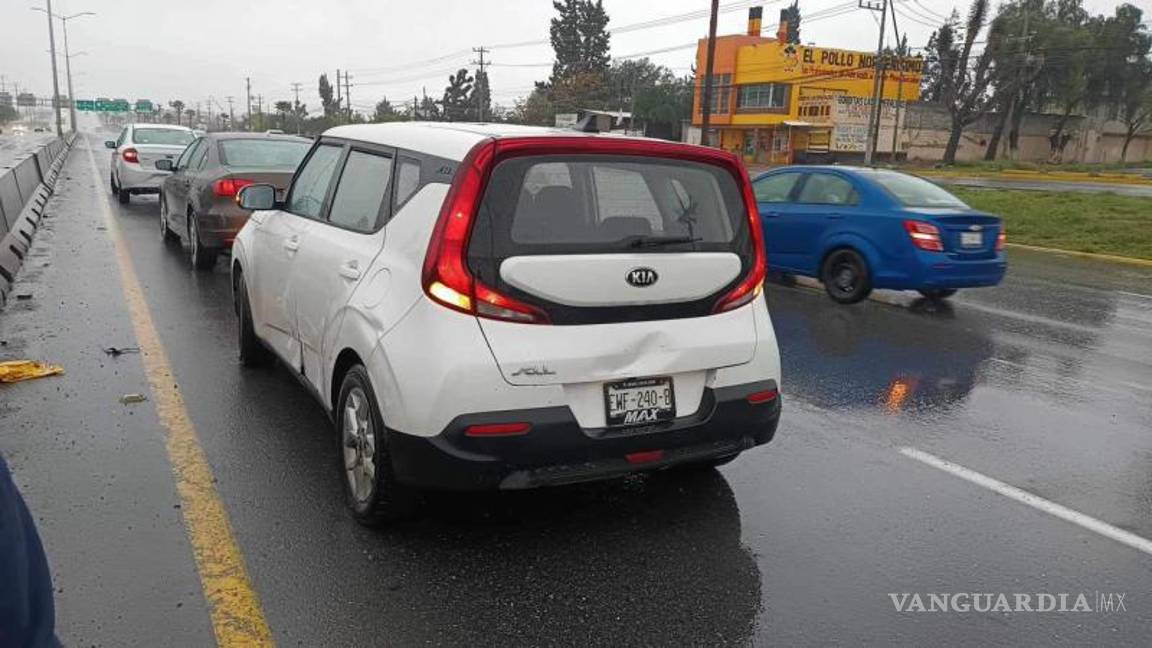 $!El clima afectó al coreano, quien causó un percance vial.