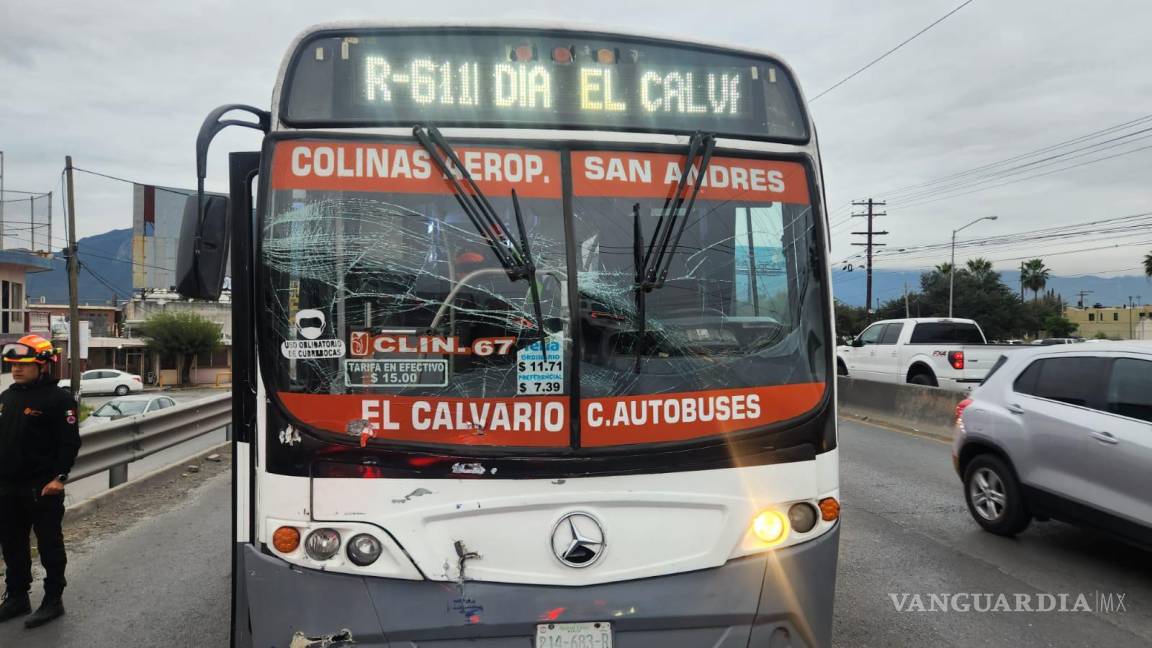 Choque de camión de pasajeros y tráiler deja ocho heridos en Guadalupe, Nuevo León