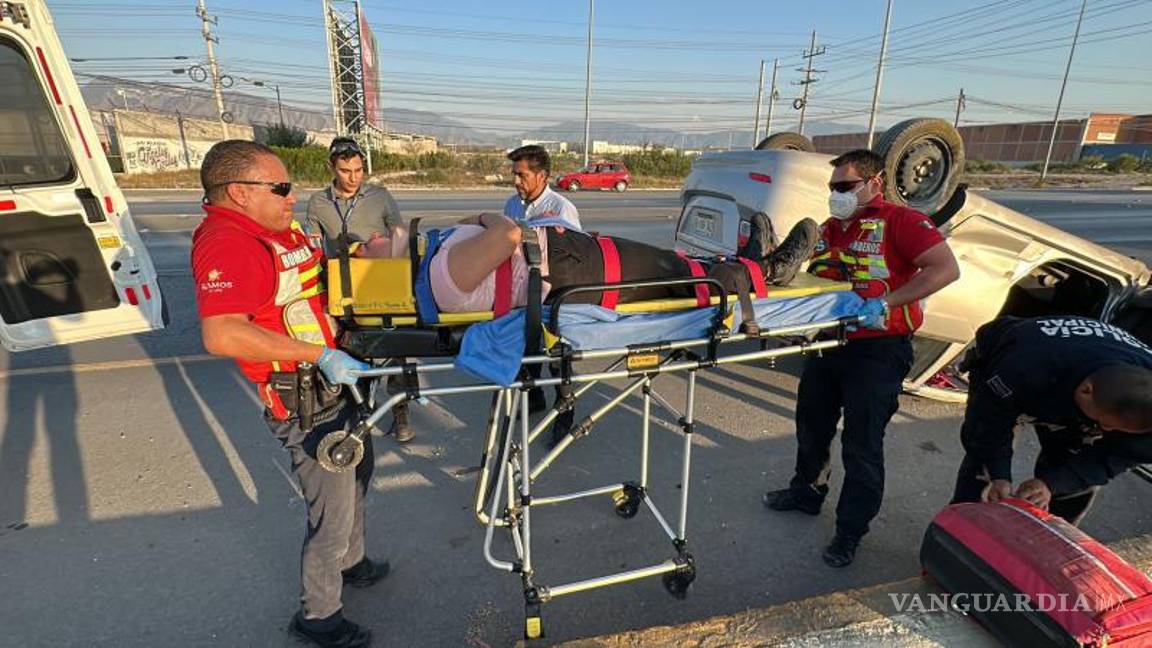 $!La mujer fue trasladada de emergencia a un recinto médico.