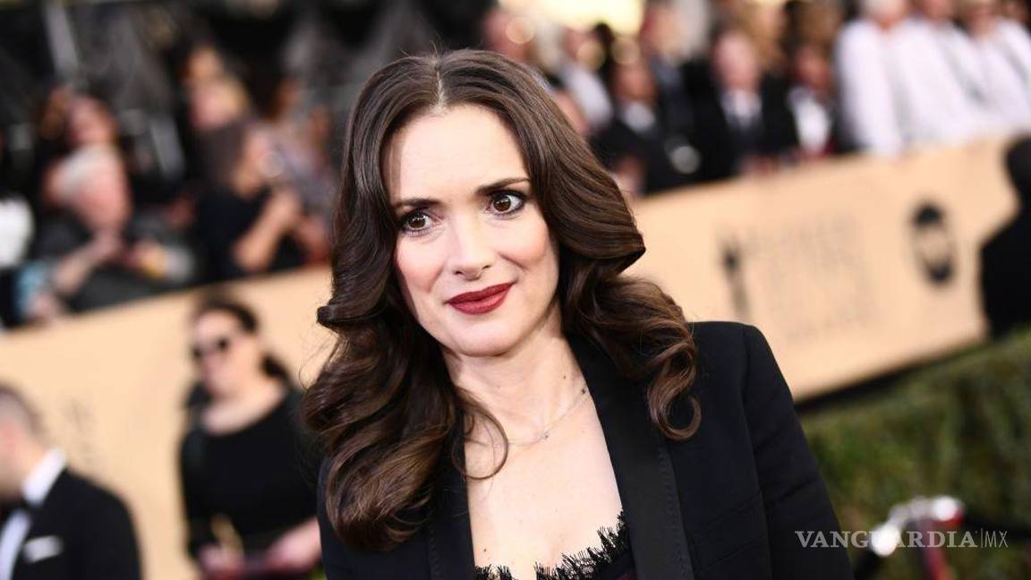 $!BREVES: Gloria Trevi, conmovida por la salida de Carla Estrada de Televisa; Juan Osorio ataca Karol Sevilla; Keanu Reeves y Winona Ryder, juntos en comedia romántica