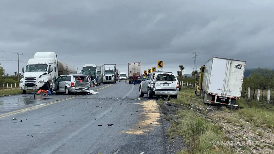 Auto descompuesto provoca carambola en la carretera a Zacatecas; una persona pierde la vida