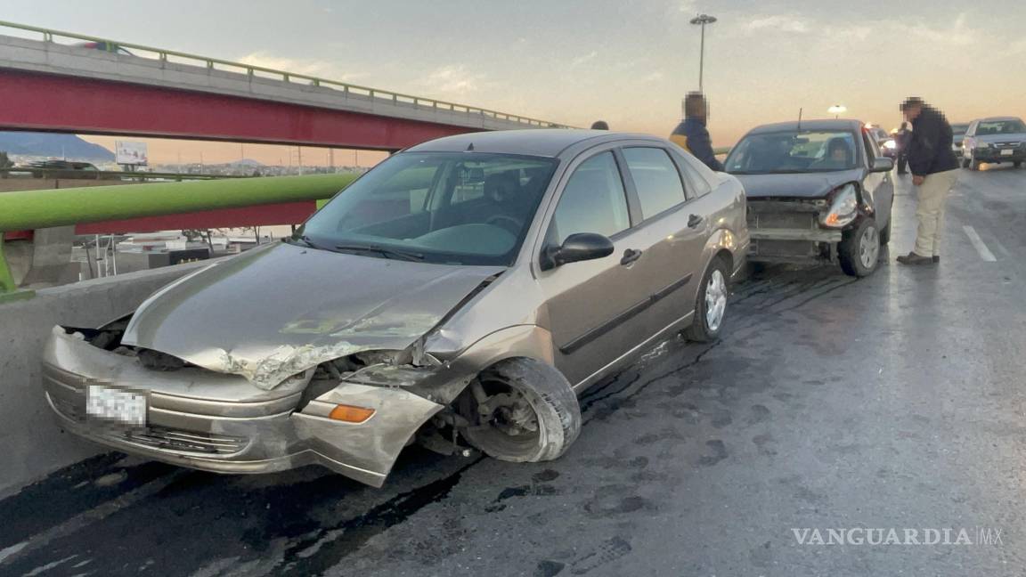 Choque múltiple en El Sarape causa caos vial en Saltillo; conductora intentó cambiar de carril