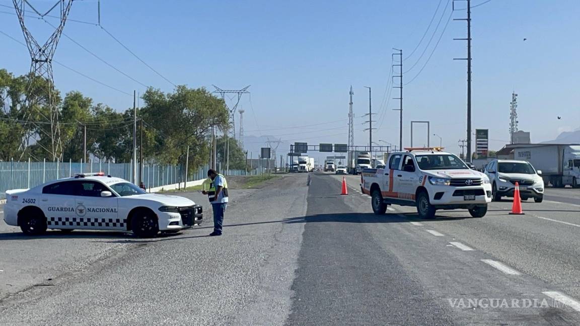 Choca a taxi y deja cuatro heridos en carretera Monterrey-Saltillo; salían de parque industrial