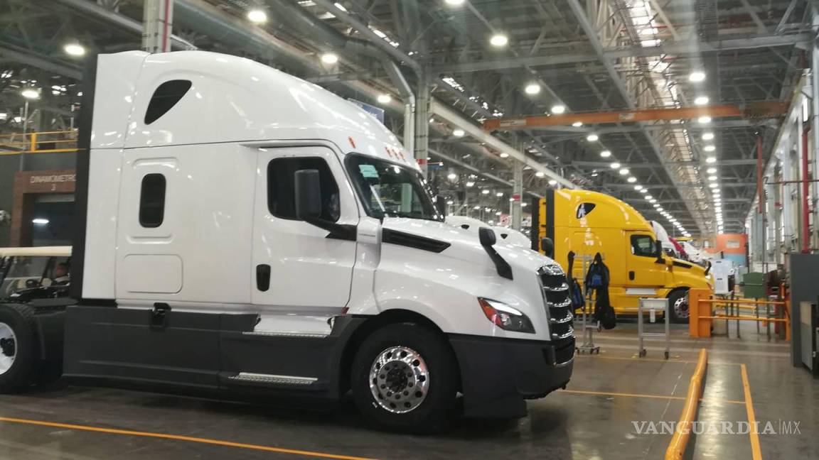‘Acelera’ Freightliner la producción y exportación de camiones en febrero del 2024
