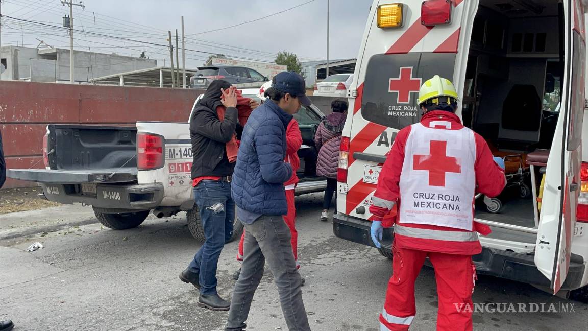 Amigos querían abandonarlo tras volcadura y agreden a policías de Saltillo; regresaban de fiesta