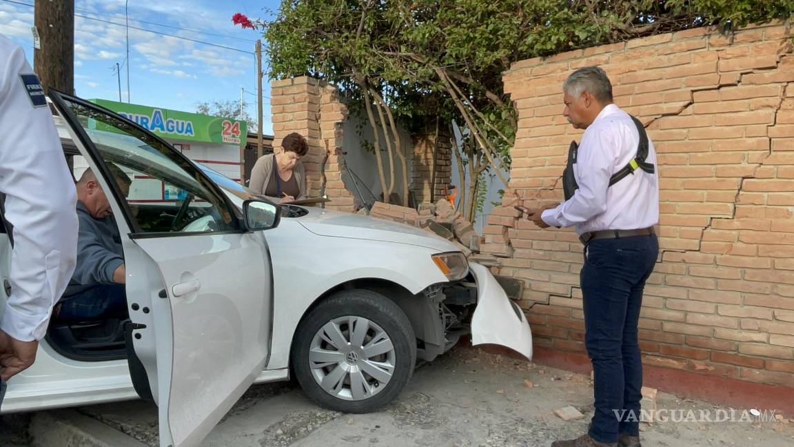 Saltillo: impacta vehículo y lo proyecta contra un muro