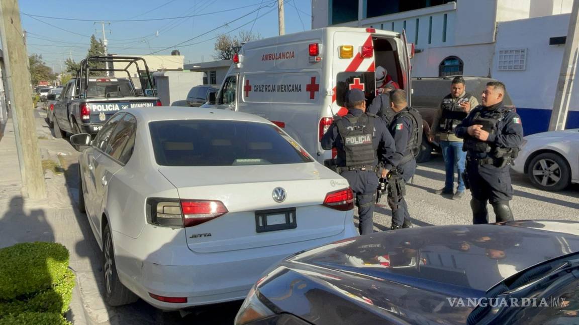 Saltillo: vecinos bajan a golpes a ladrón de auto en Colinas del Sur