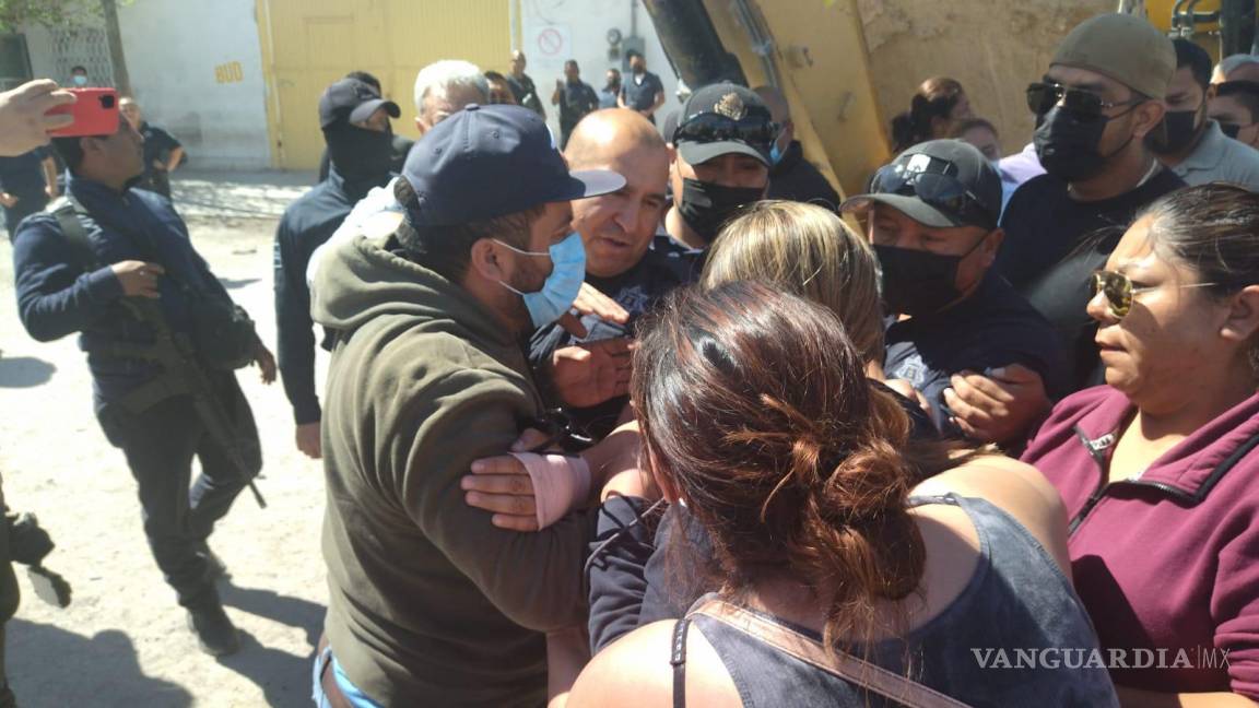 Policías municipales de Frontera agreden a ciudadanos que se oponen a la construcción de puente vehicular (Video)