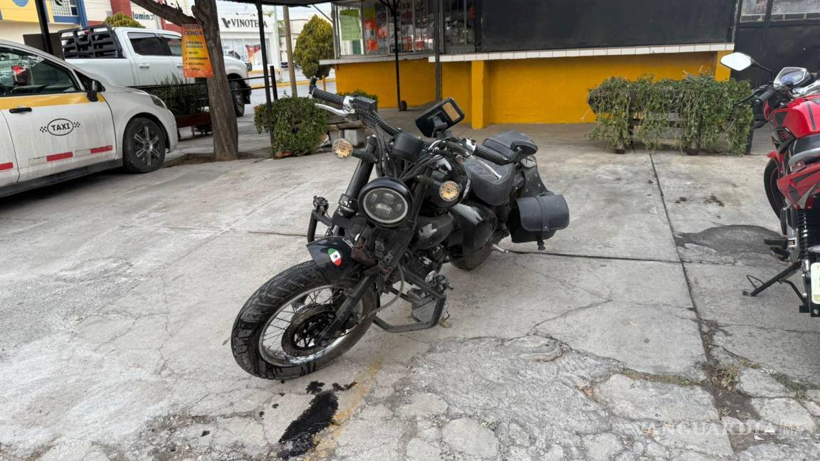 Motociclista lesionado tras accidente en el bulevar Musa de León, en Saltillo (VIDEO)