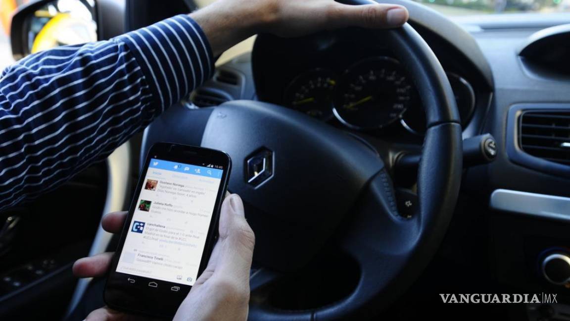 Distraerse con el celular ocasiona del 30 al 40% de los accidentes viales en Saltillo