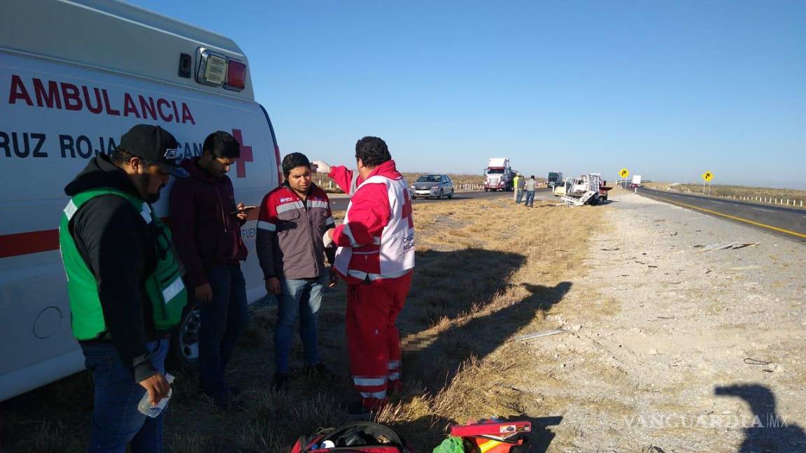 $!Elementos de la Cruz Roja brindaron atención médica en el lugar del accidente.