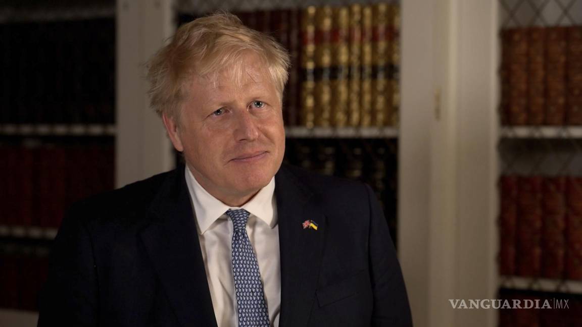 Libra Boris Johnson moción de censura; sigue en su cargo