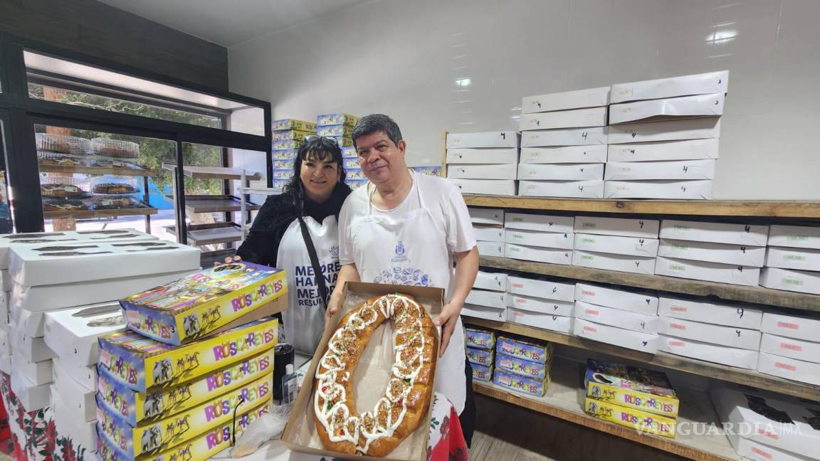 En Torreón se dispara la venta de roscas; Pedro Gerardo tiene medio siglo vendiéndolas (video)