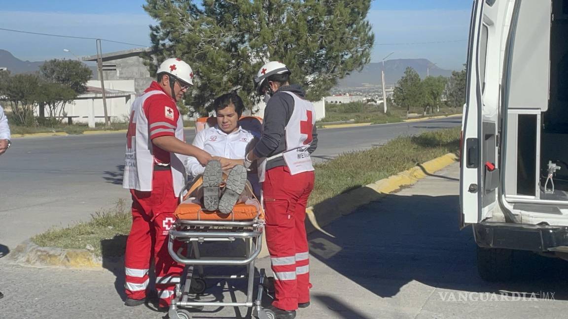 Derrapa joven y cae de motocicleta en el fraccionamiento Recreativo Sección 38, en Saltillo