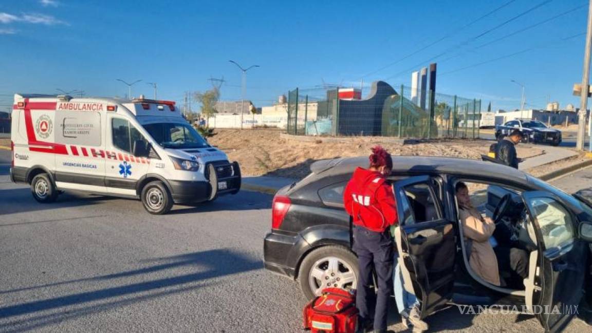 $!A pesar de la magnitud del percance, el joven se negó a ser trasladado a un hospital para atención médica.