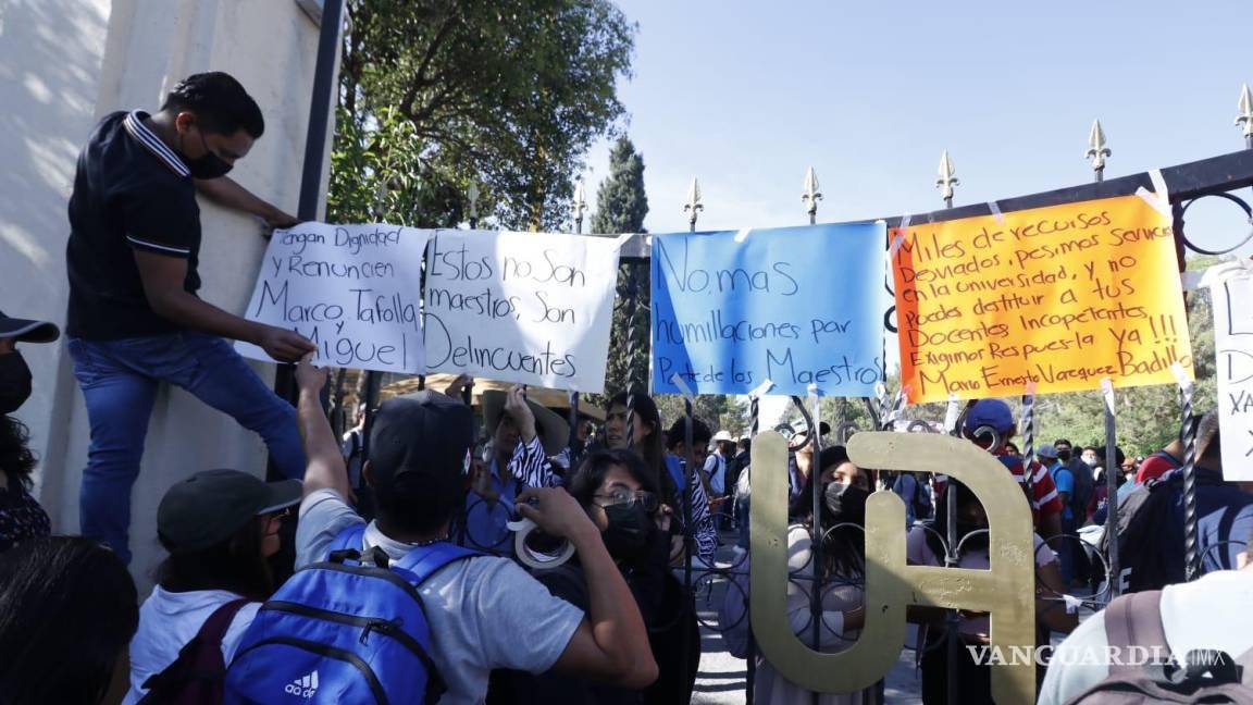 $!Manifestación de alumnos afuera de la UAAAN.