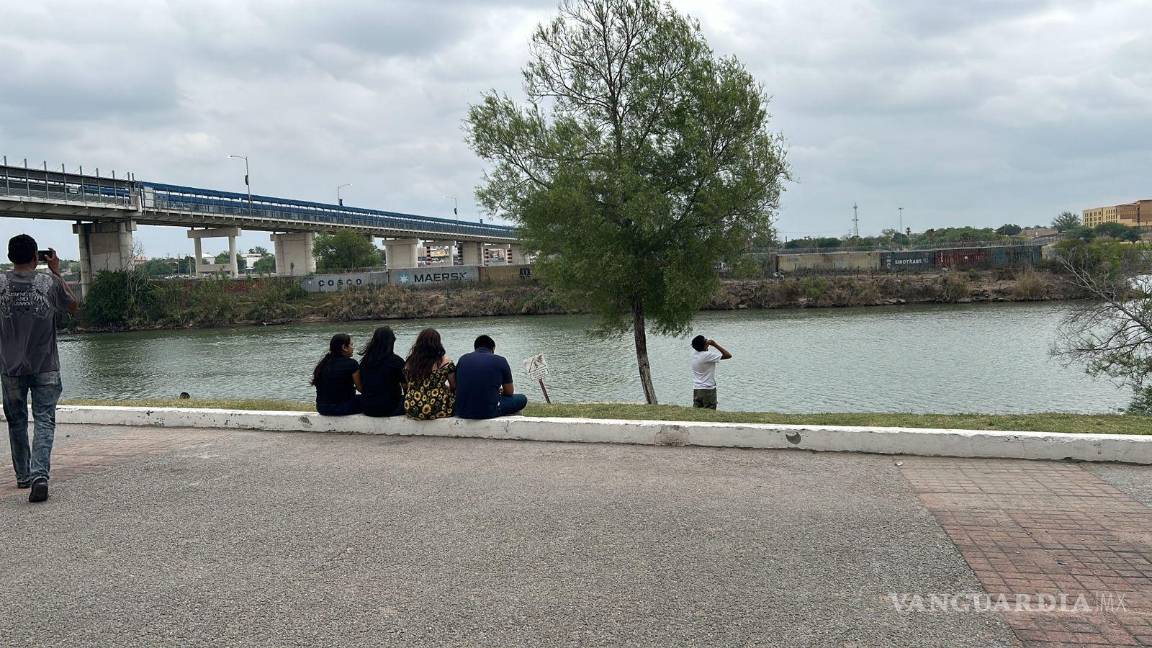 $!Un buen pretexto para convivir e intercambiar bromas sobre el tema, dio el eclipse.