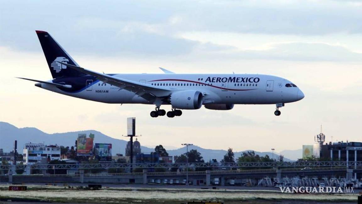 AICM: ante la falta de oxigenación, pasajero abrió puerta de emergencia en avión de Aeromexico