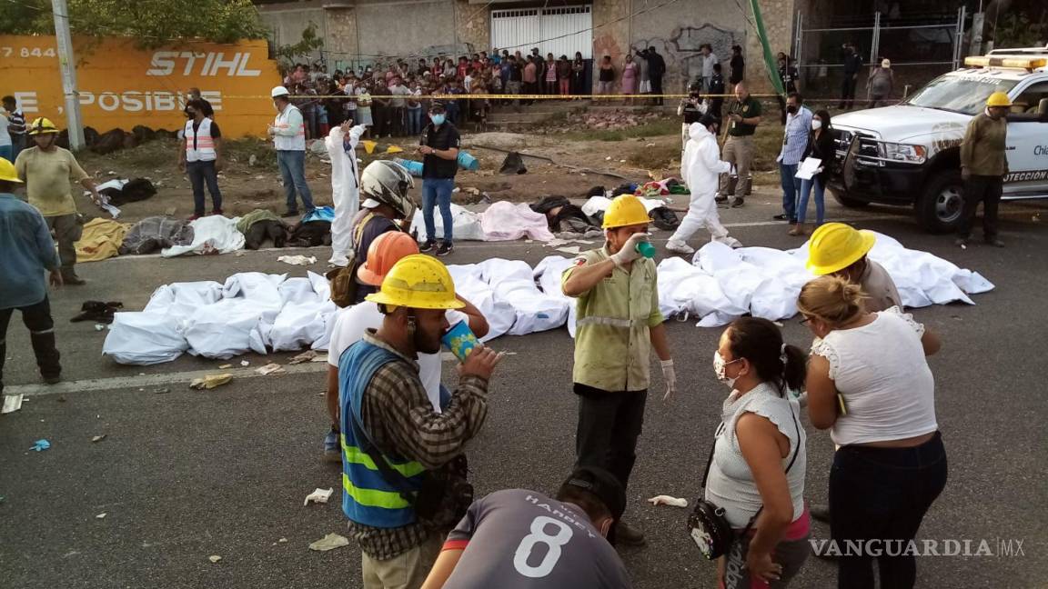 CNDH pide que INM repare daño a migrantes afectados en volcadura de tráiler, en Chiapas