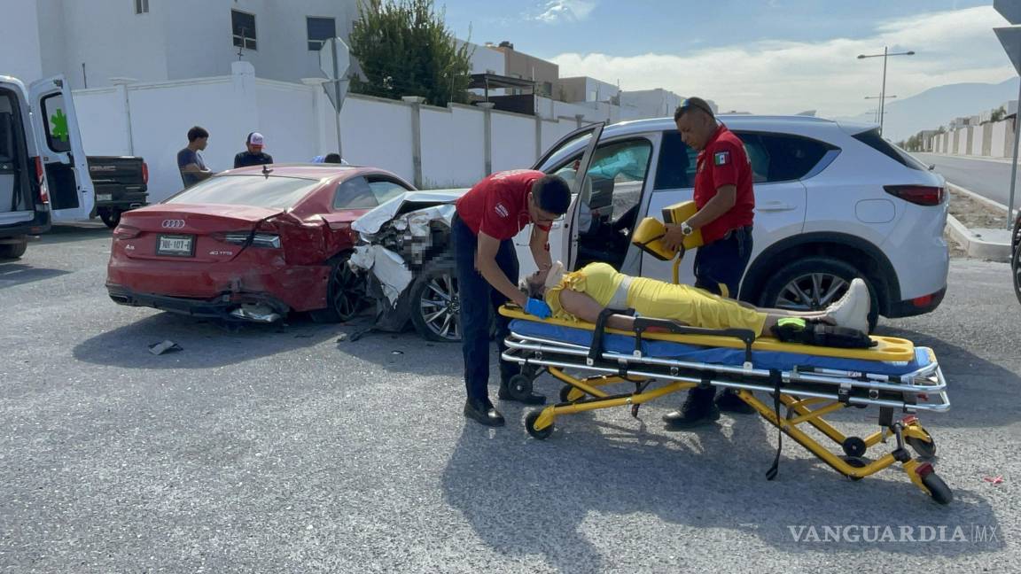 Colisiona por alcance al no respeta señal de alto en Saltillo; resulta lesionada