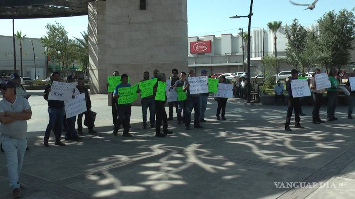 Continúan protestas de obreros de AHMSA; ahora en la Plaza Principal de Monclova