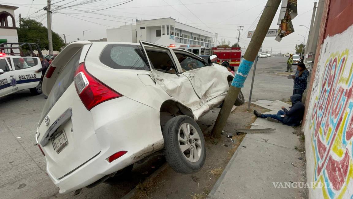 Ebrio conductor provoca doble accidente vehicular, en Saltillo