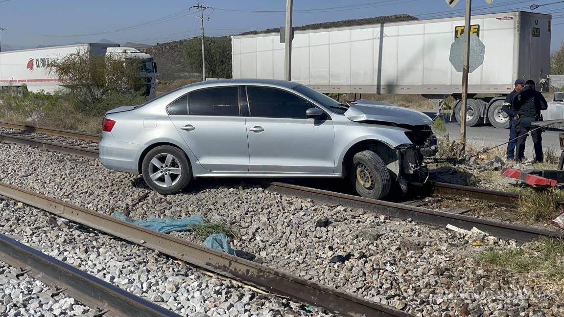 Tren se lleva a maestra que intentó ganarle el paso en Ramos Arizpe; sufrió lesiones