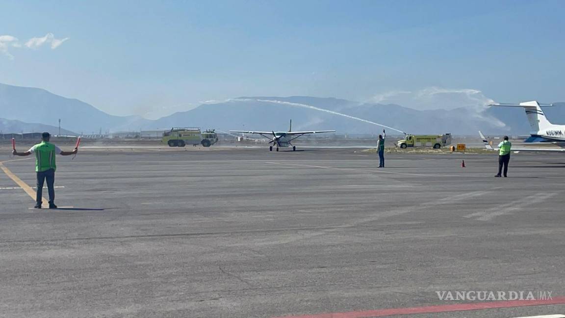 $!El avión Cessna Grand Caravan con capacidad para 12 pasajeros aterrizó tras un viaje de 19 minutos.