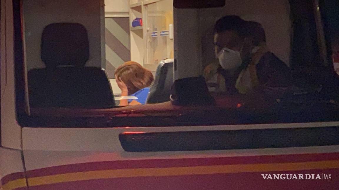 $!La mujer fue auxiliada por las personas que