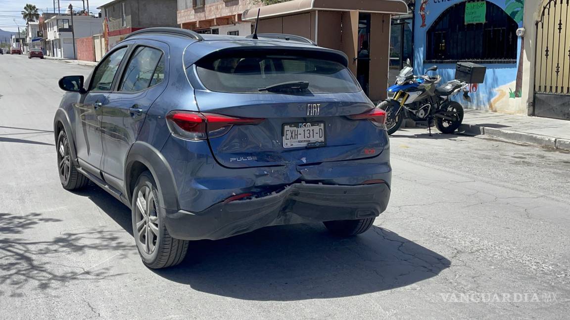 Motociclista se impacta contra camioneta en Saltillo
