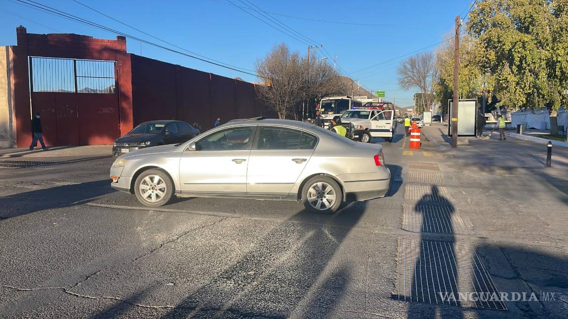 Choque múltiple frente a Presidencia de Saltillo deja 3 vehículos dañados