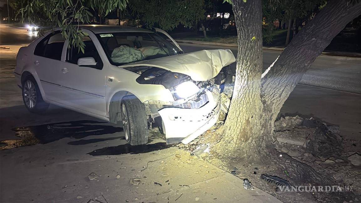 $!Elementos de Tránsito Municipal tomaron conocimiento del accidente en el sitio.