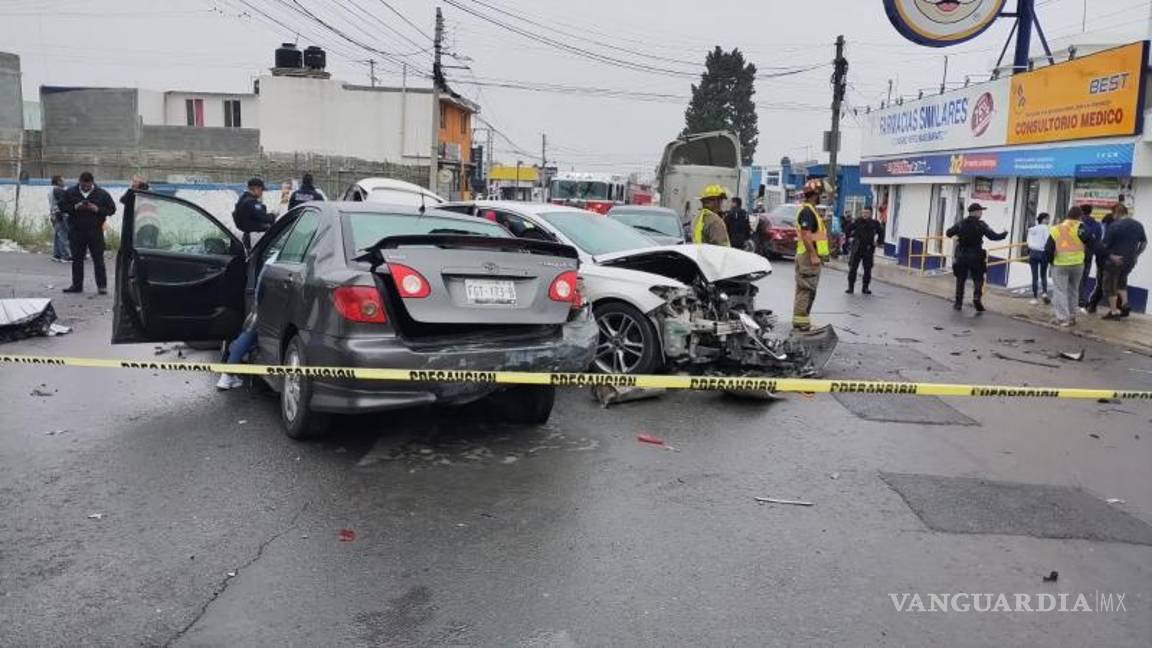 $!Autoridades locales acordonaron el área del accidente para permitir que los peritos recolectaran evidencia y realizaran investigaciones.