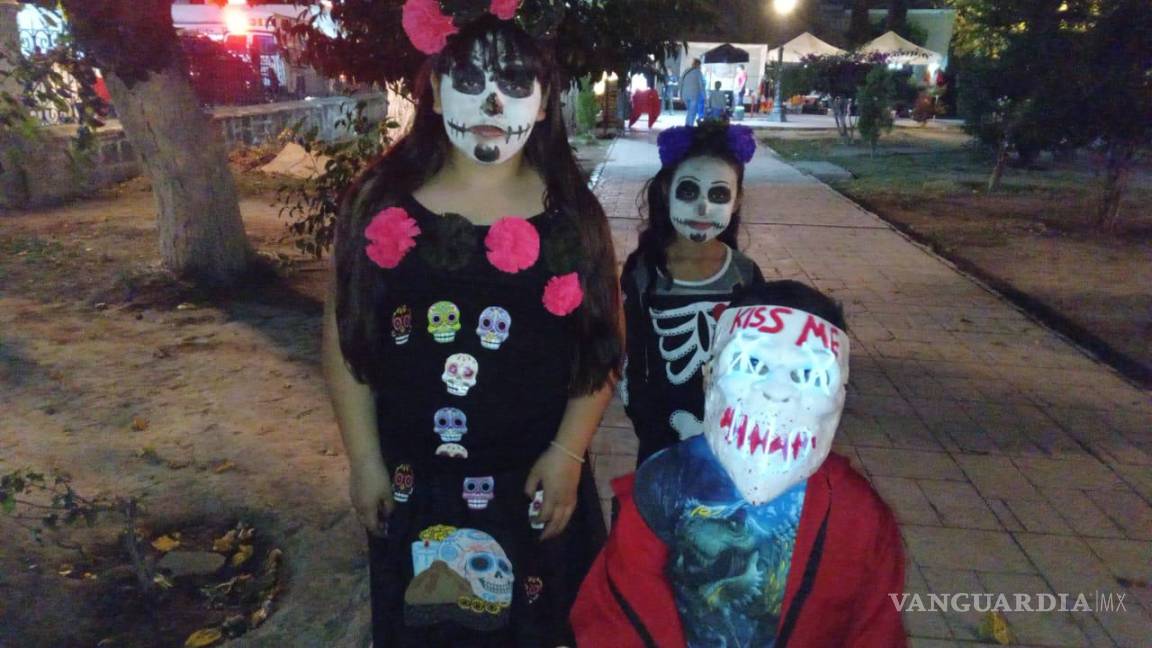 Parras celebra Halloween con disfraces, dulces y altares