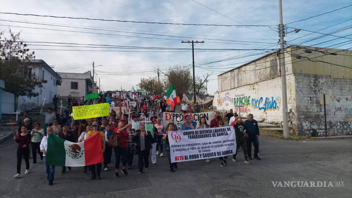 ‘Seguimos teniendo hambre pero hambre de justicia’: ex obreros de AHMSA marchan por pagos pendientes