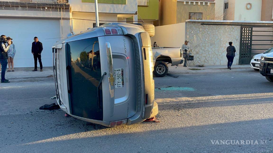 Joven vuelca en la colonia Saltillo 2000 tras dormitar al volante