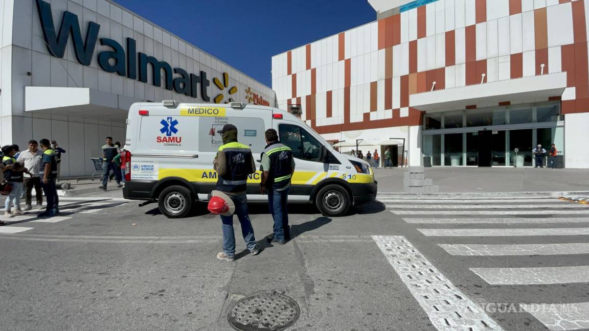 Trabajador cae sobre su compañero desde una altura de ocho metros, en Saltillo