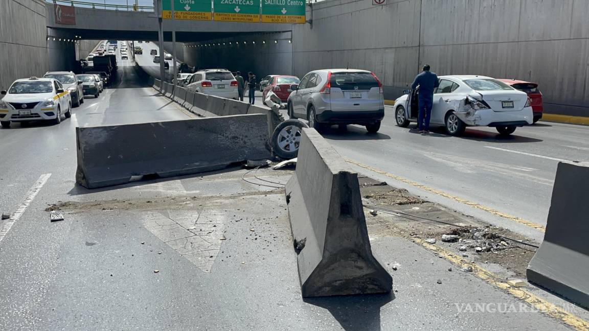Accidente múltiple obstruye tráfico en el Periférico LEA de Saltillo