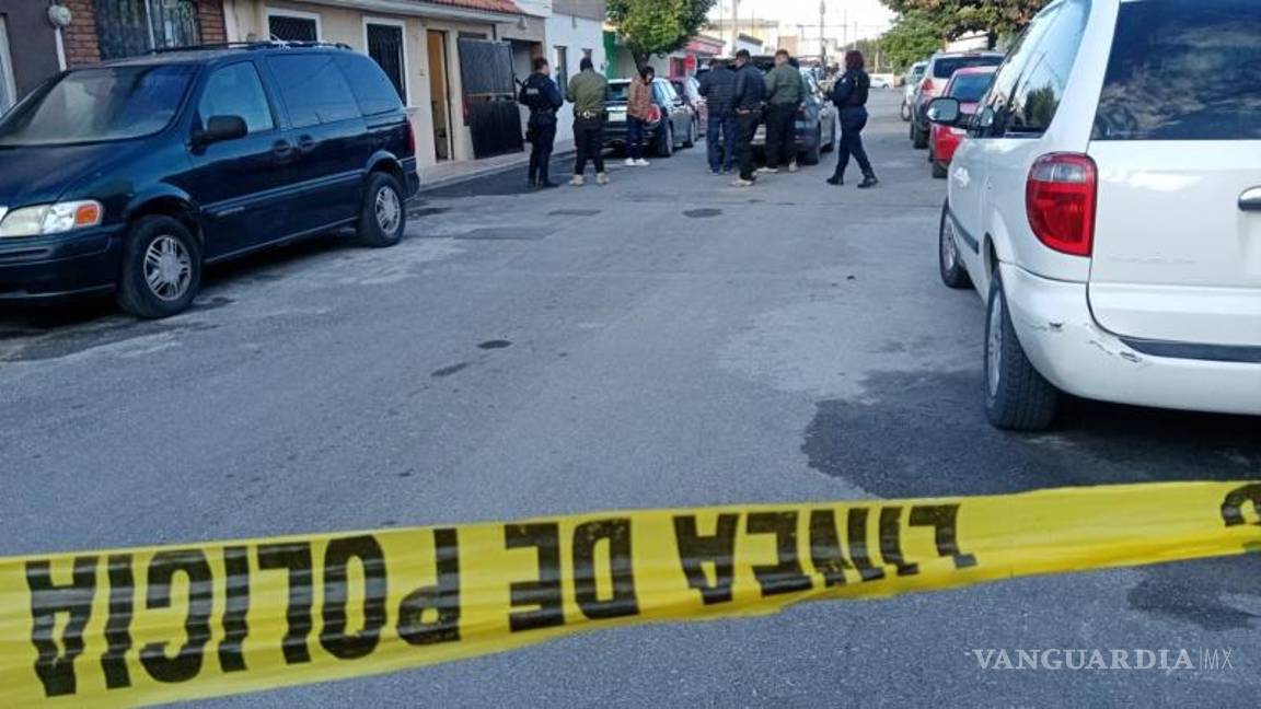 $!Tras ser valorada por paramédicos se confirmó que la mujer ya no contaba con signos de vida, dando aviso a la Fiscalía General del Estado.