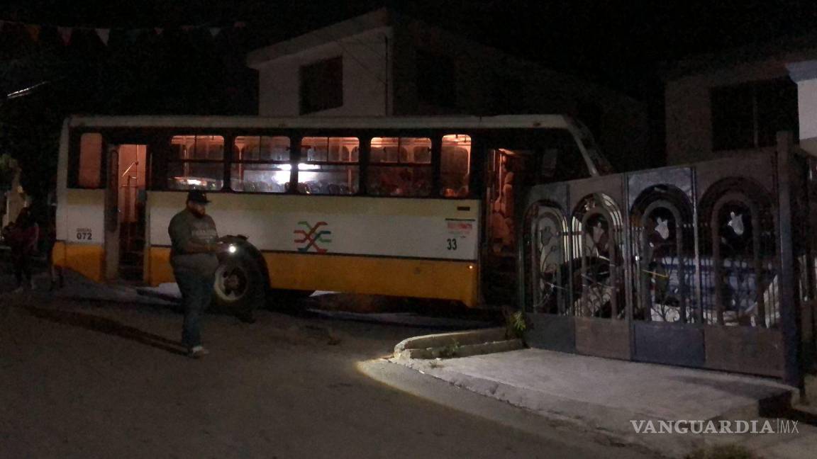 $!Saltillo: chofer de la ‘Guayulera’ se queda sin frenos y pone en peligro a su familia